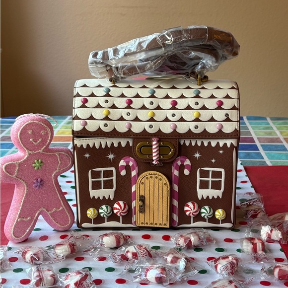 🍭🍬🍭 BETSEY JOHNSON GINGERBREAD HOUSE LIGHT UP CROSSBODY BAG 🍭🍬🍭 NWT 🍭🍬🍭 - Picture 4 of 16